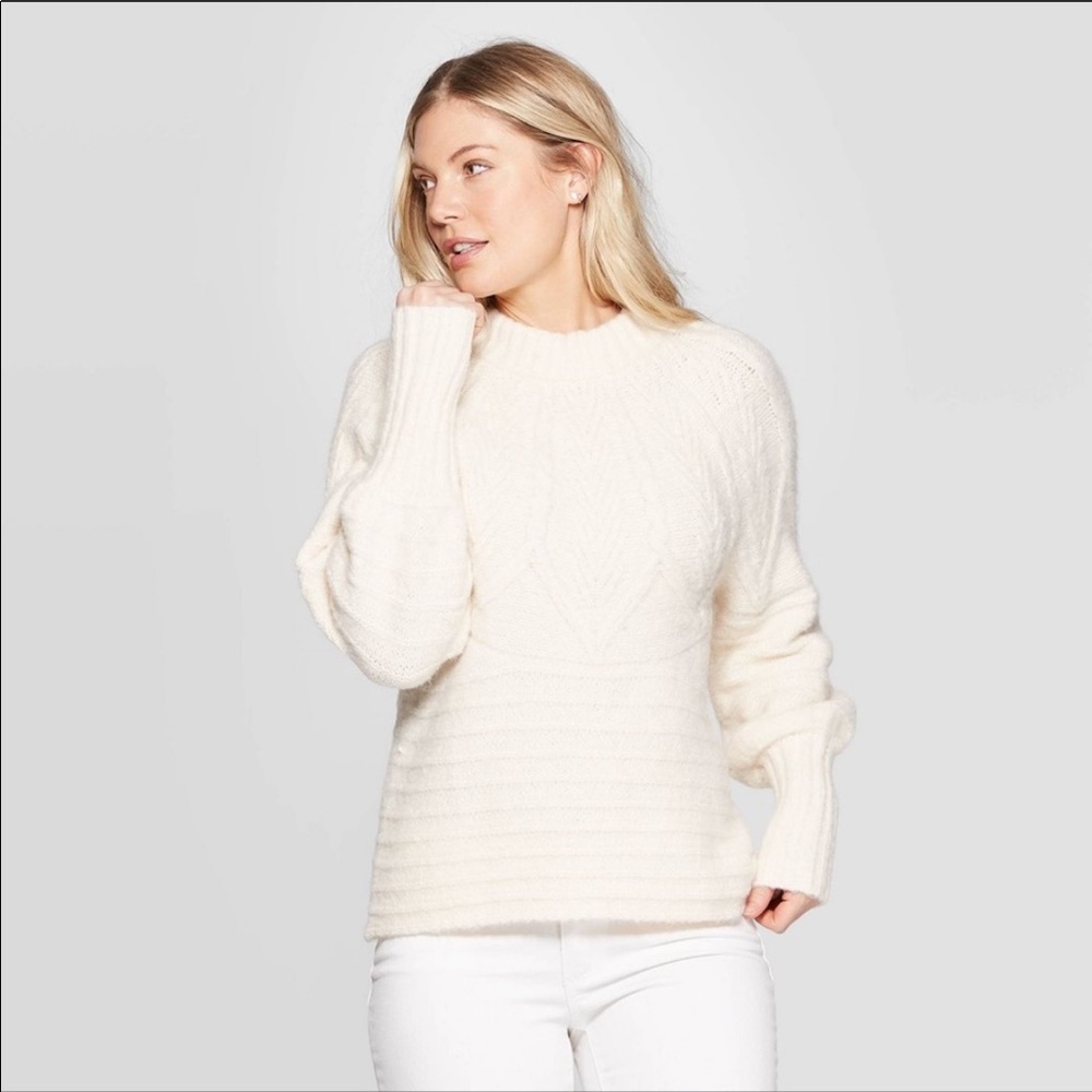 Universal Thread Cream Chunky Oversized Sweater M